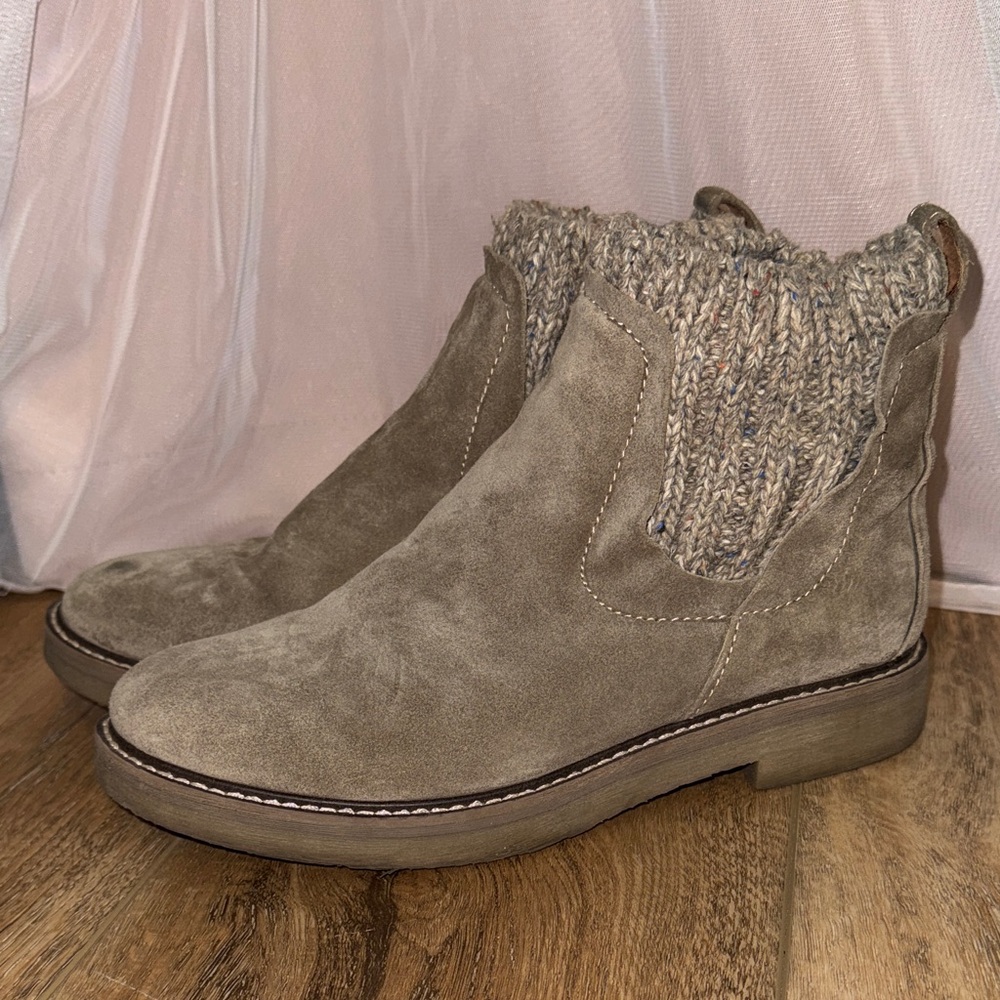 Comfortiva Taupe Ankle Boots with Knit Trim